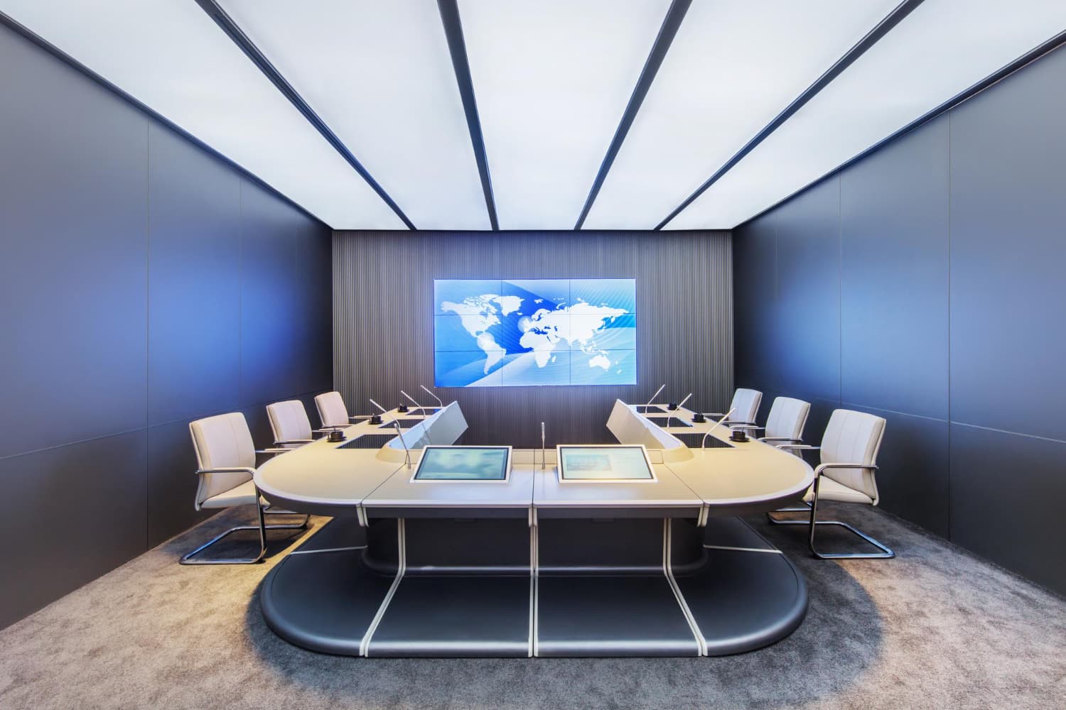 Instalación de equipos audiovisuales para salas de conferencias y convenciones